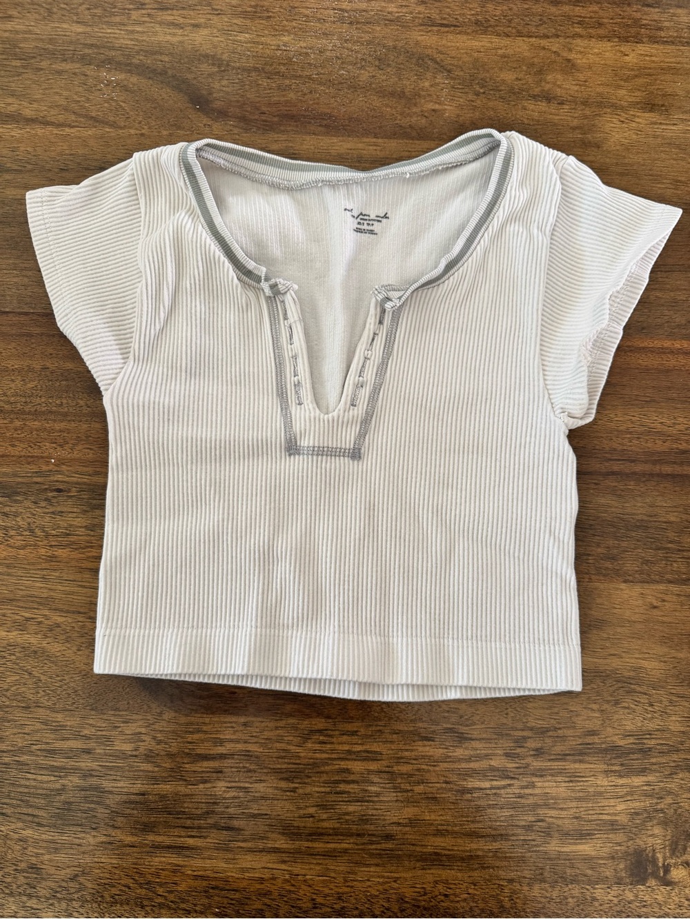 Urban Outfitters Off-White Ribbed Henley Crop Top - Picture 1 of 6